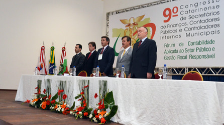 Contadores públicos de todo o Estado reunidos em Florianópolis