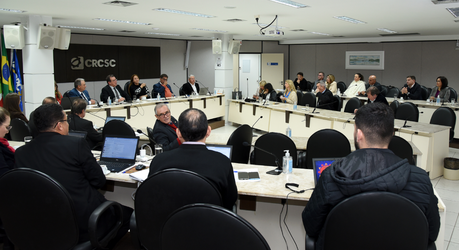 Plenária presencial do CRCSC contou com convidados e reuniu conselheiros e diretoria da entidade em Florianópolis