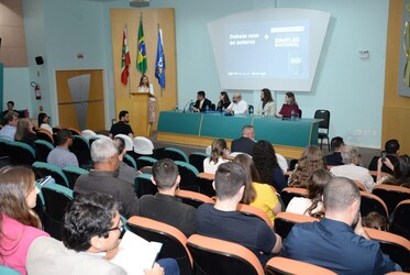Debate com autores de livro sobre o Simples Nacional marcou abertura do Mês do Contador no CRCSC
